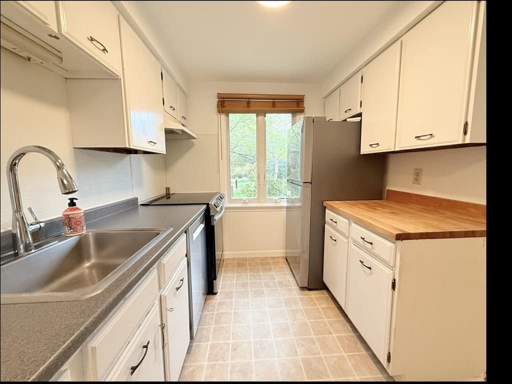Condominium at 35 Webster Ct # 35, Amherst MA 01002, Amherst, photo 7 of 10