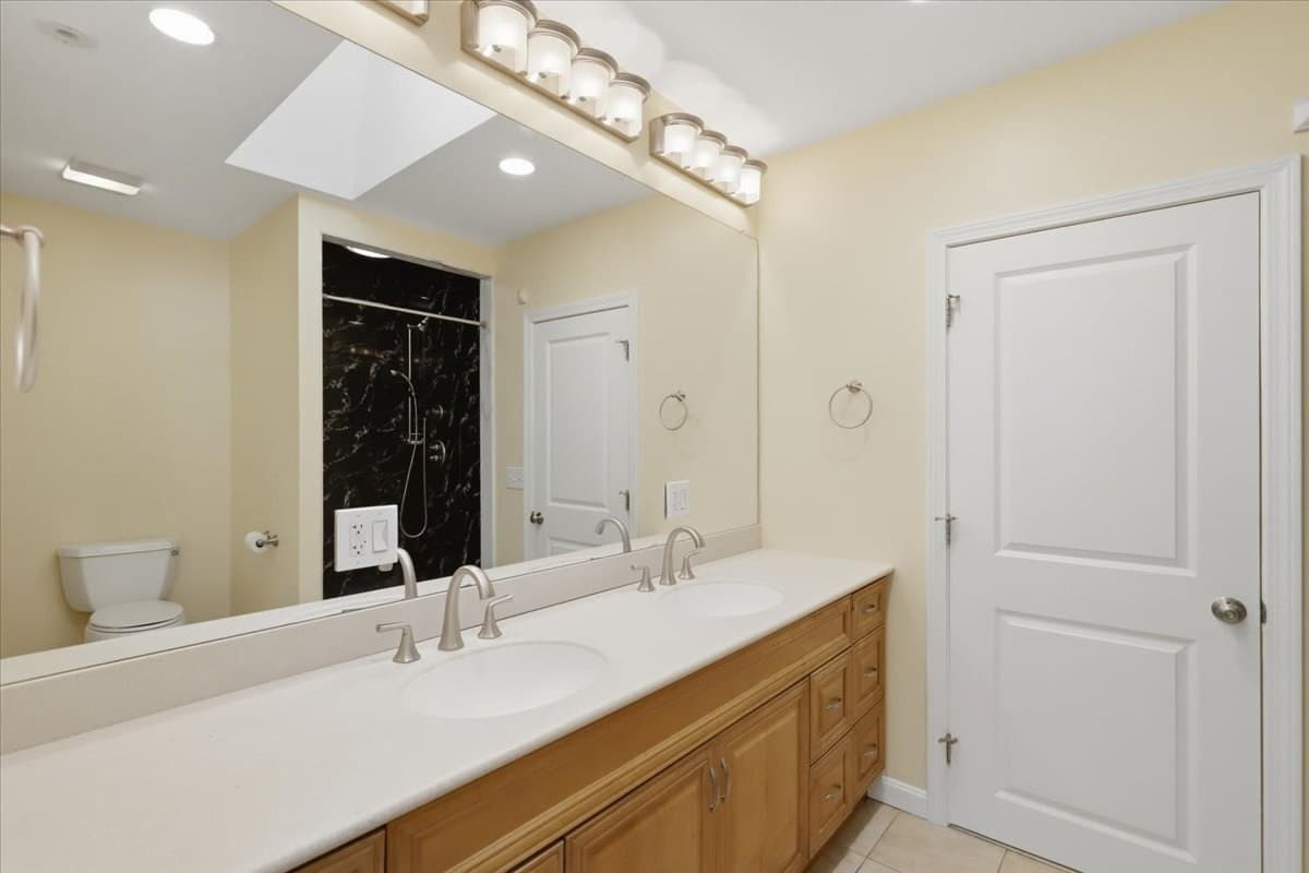 Single Family Residence at 1015 Forbes St, New Bedford MA 02745, New Bedford, photo 7 of 12