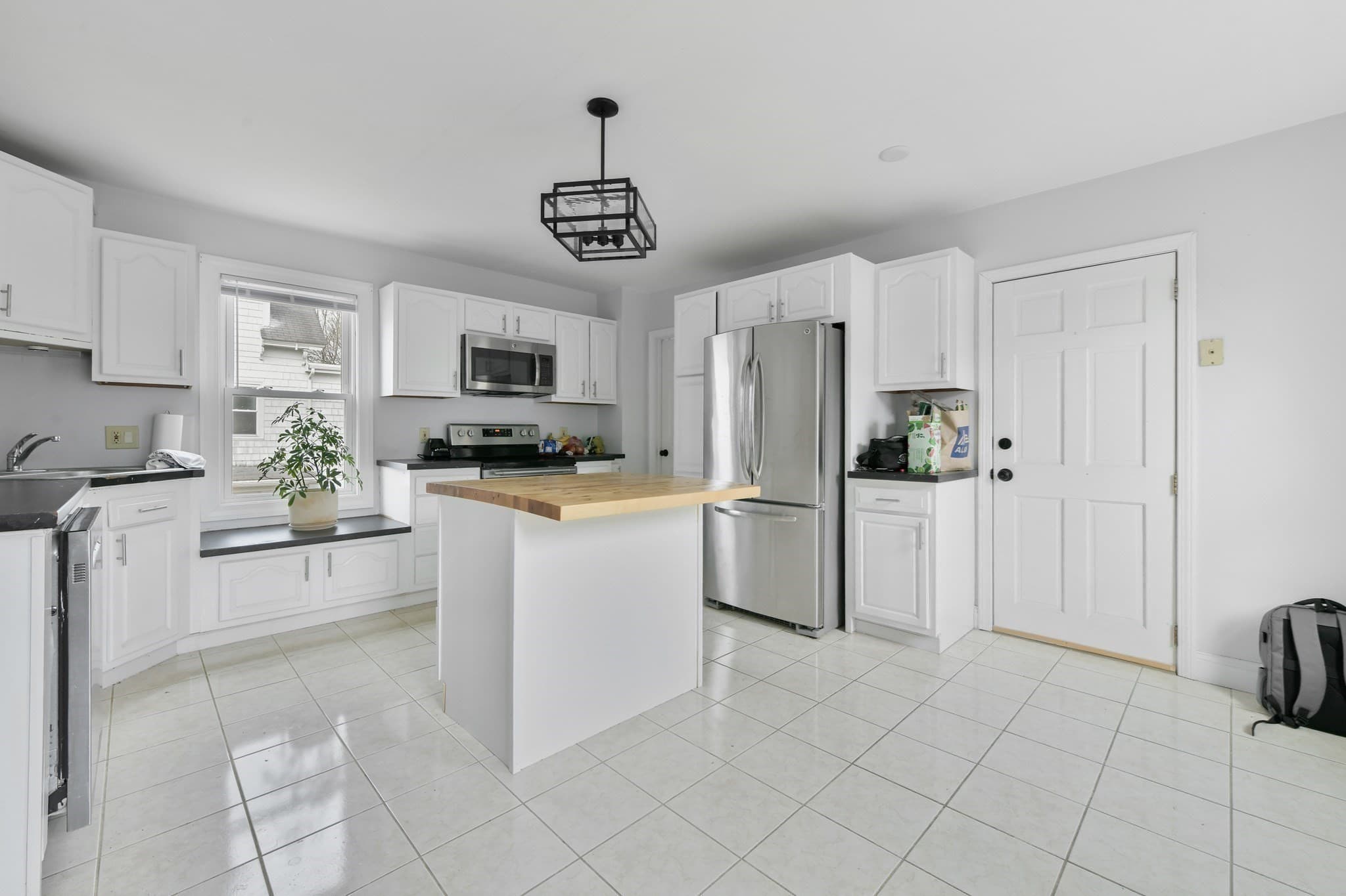 3 Family at 76 Plain St, Taunton MA 02780, Taunton, photo 8 of 28