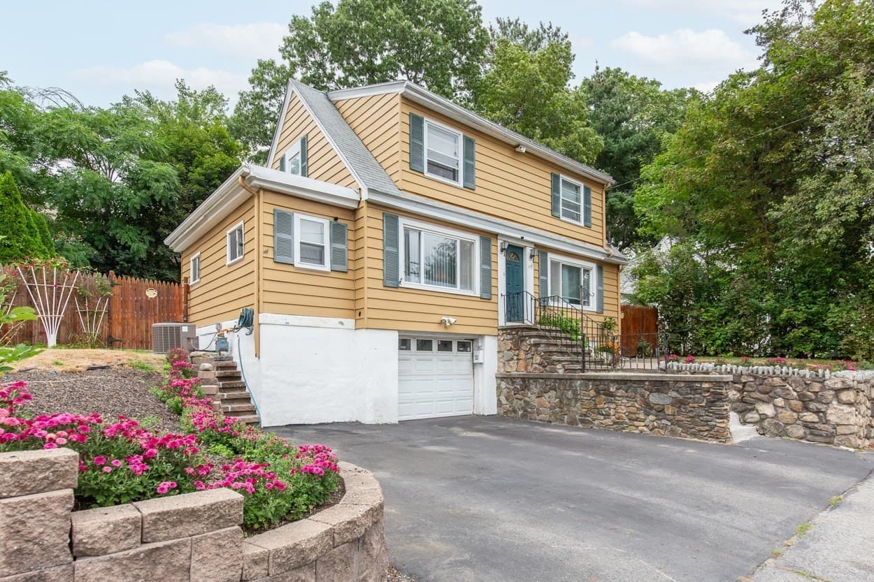 119 Lawrence St, Methuen MA 01844