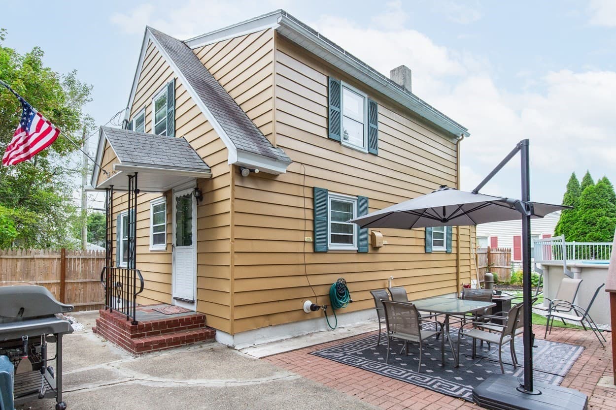 Single Family Residence at 119 Lawrence St, Methuen MA 01844, Methuen, photo 4 of 32