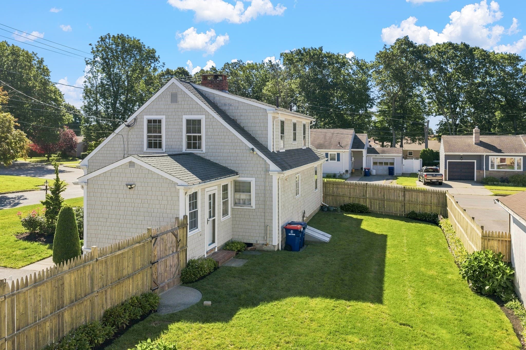 Single Family Residence at 189 Adelaide St, New Bedford MA 02745, New Bedford, photo 3 of 42