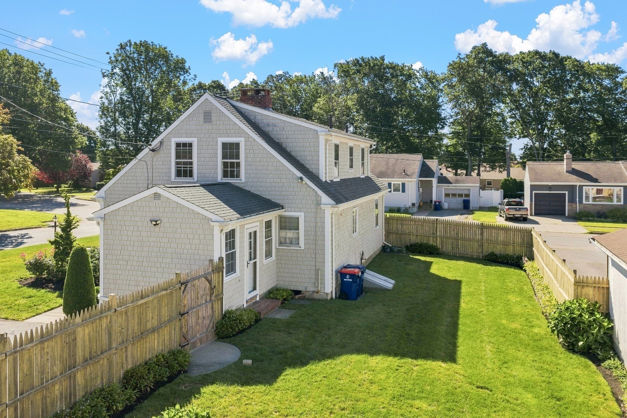 Single Family Residence at 189 Adelaide St, New Bedford MA 02745, New Bedford, photo 5 of 42