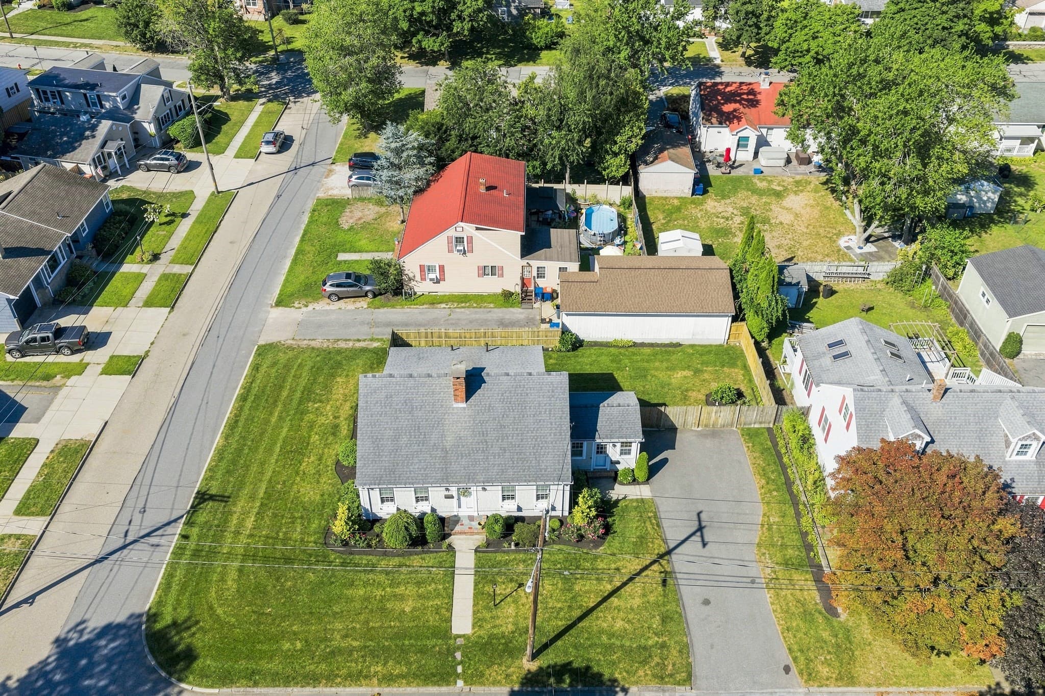 Single Family Residence at 189 Adelaide St, New Bedford MA 02745, New Bedford, photo 4 of 42