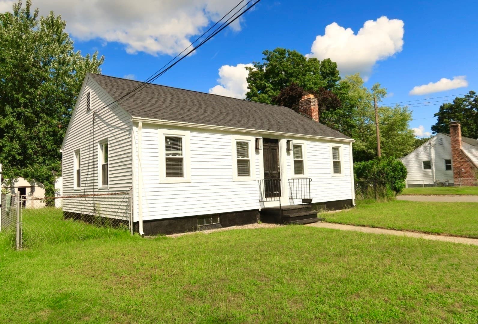 Single Family Residence at 61 Russell Street, Springfield MA 01104, Springfield, photo 2 of 25