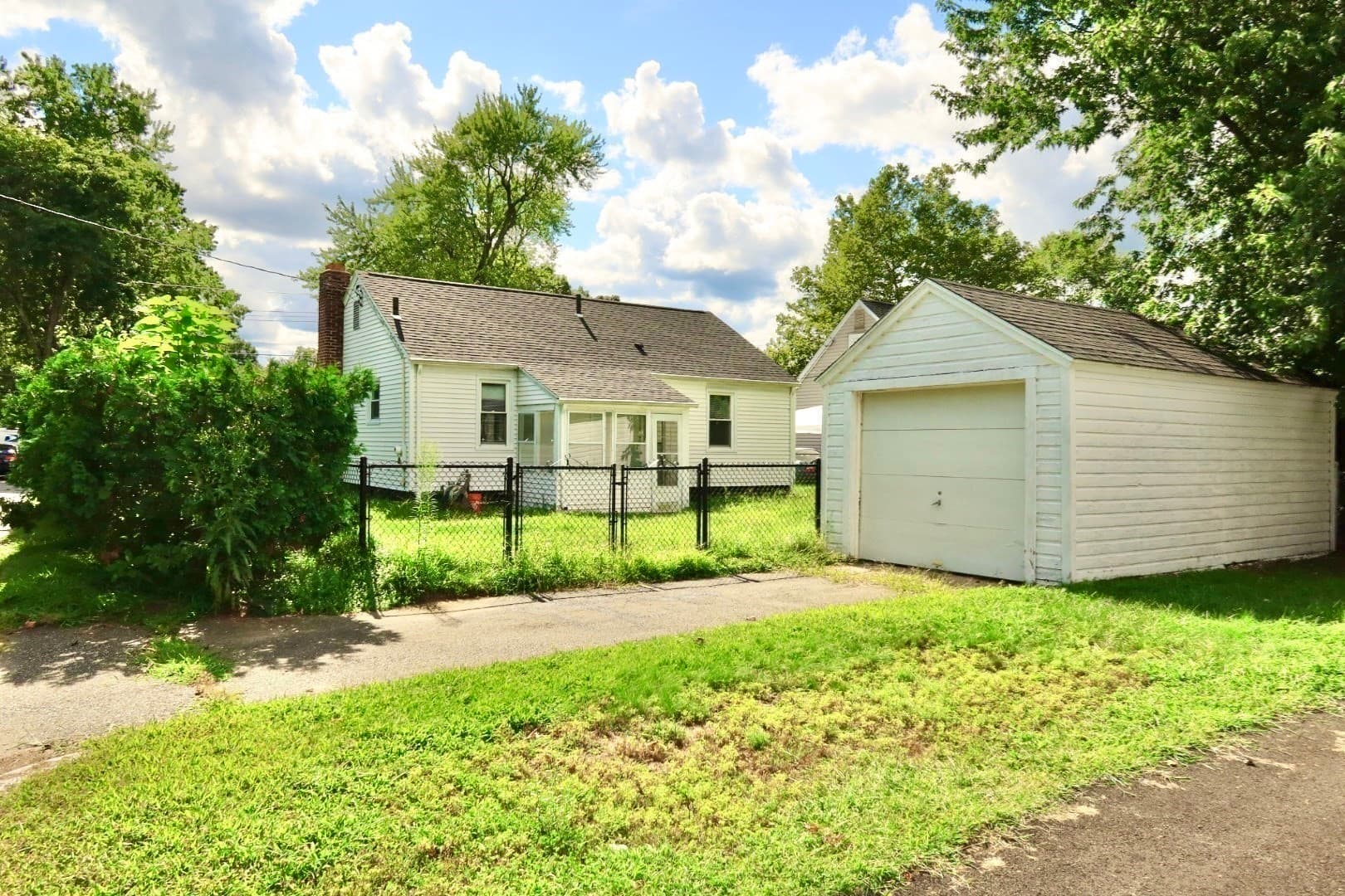 Single Family Residence at 61 Russell Street, Springfield MA 01104, Springfield, photo 5 of 25