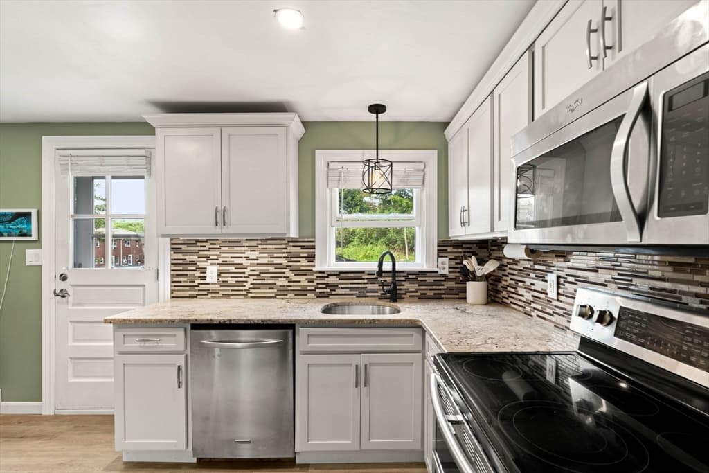 Condominium at 7 Village Green Drive # 7, North Andover MA 01845, North Andover, photo 2 of 28