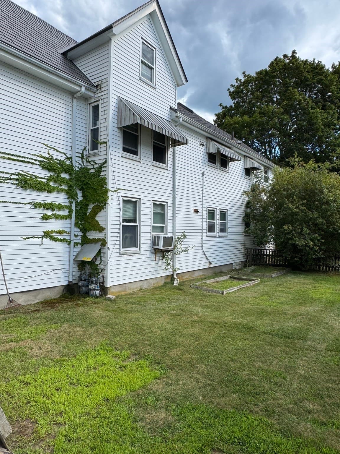 3 Family at 33 E Chestnut St, Sharon MA 02067, photo 9 of 14