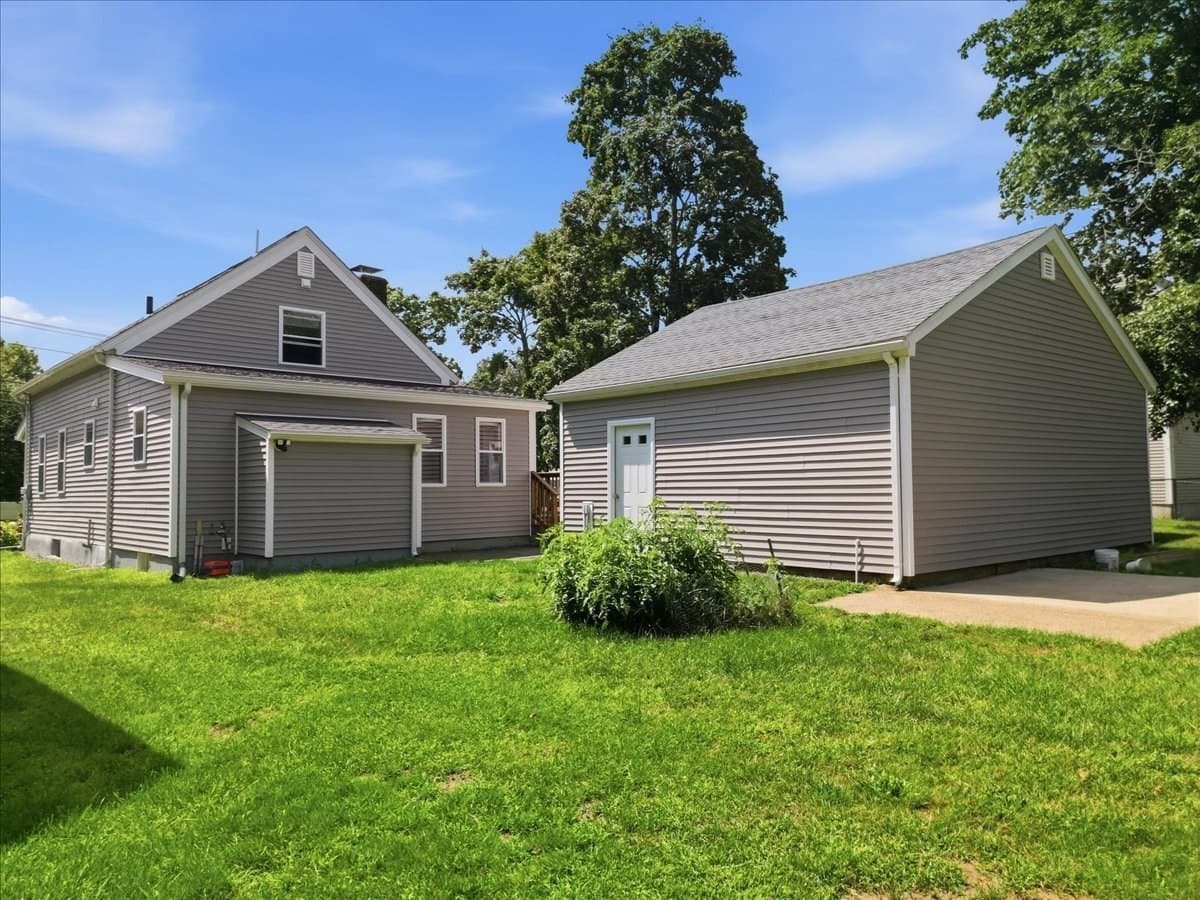 Single Family Residence at 246 Thurber Ave, Attleboro MA 02703, Attleboro, photo 13 of 37