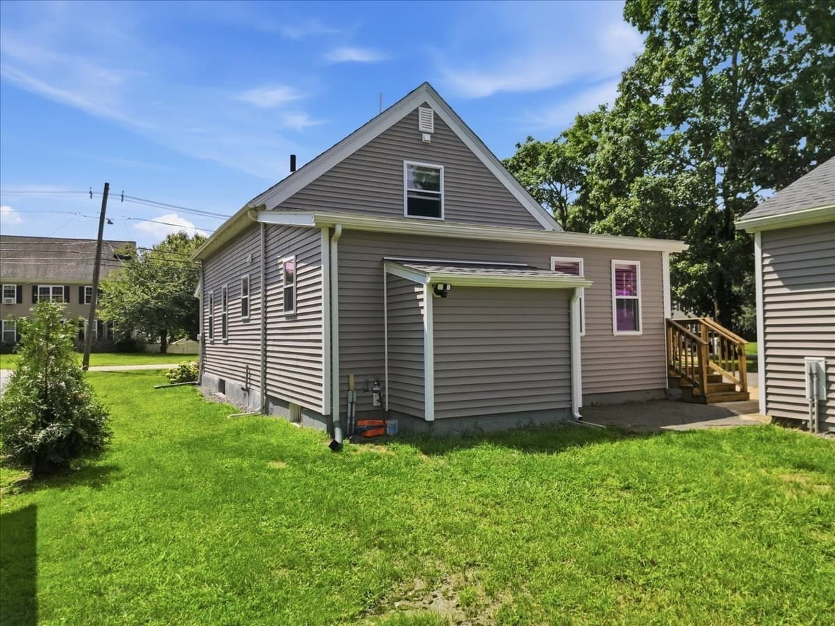 Single Family Residence at 246 Thurber Ave, Attleboro MA 02703, Attleboro, photo 12 of 37