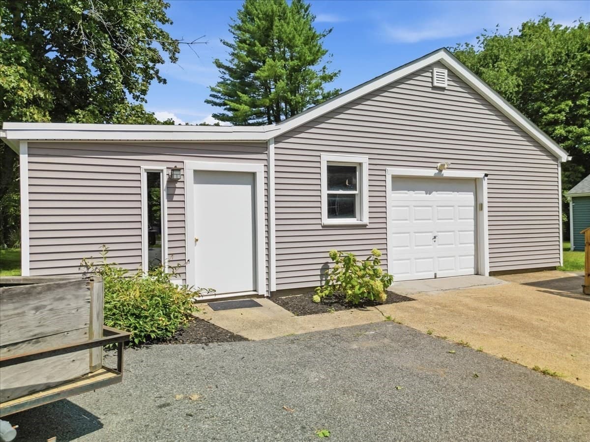 Single Family Residence at 246 Thurber Ave, Attleboro MA 02703, Attleboro, photo 5 of 37