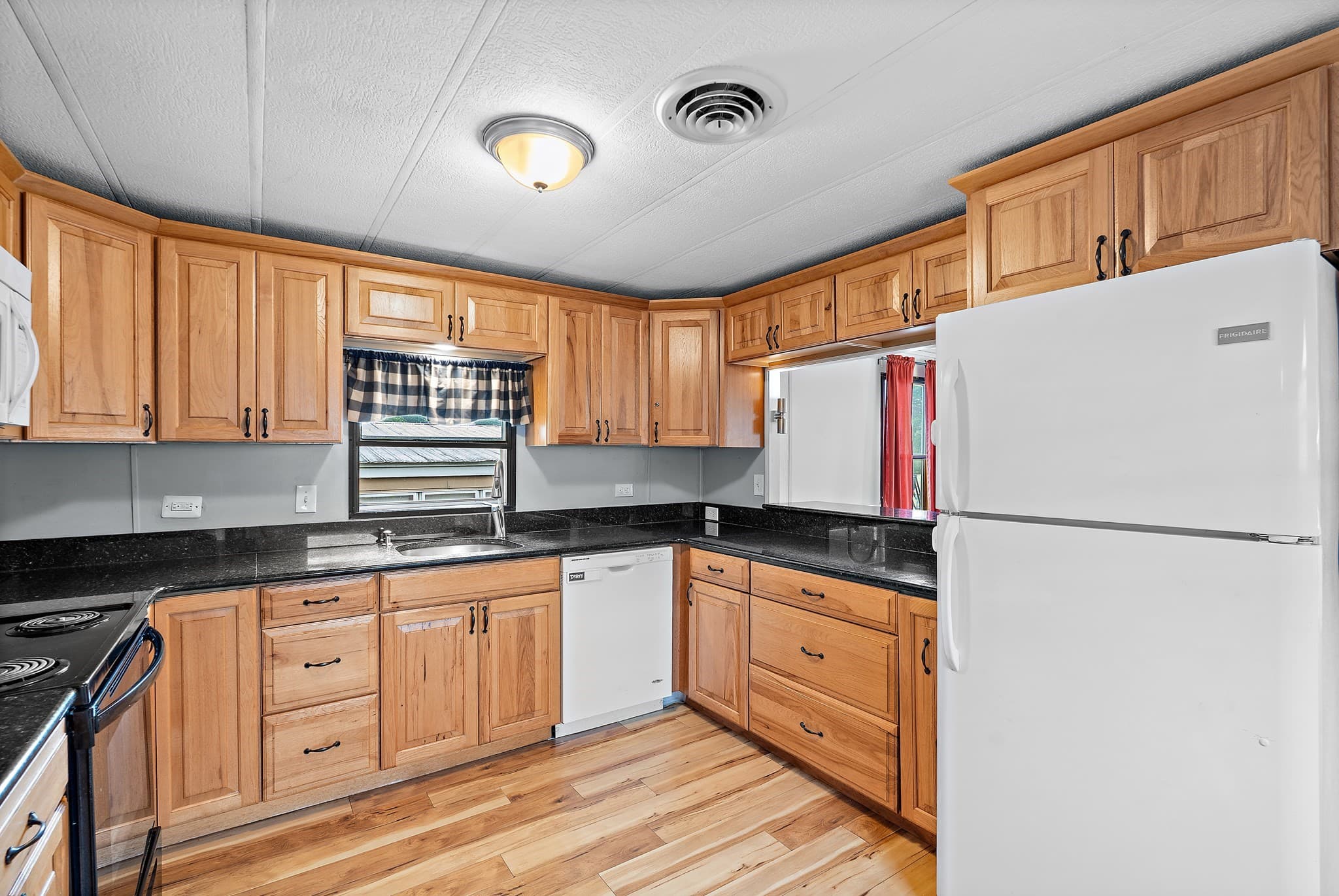 Mobile Home at 32 Kevork Ave, Marlborough MA 01752, Marlborough, photo 12 of 28