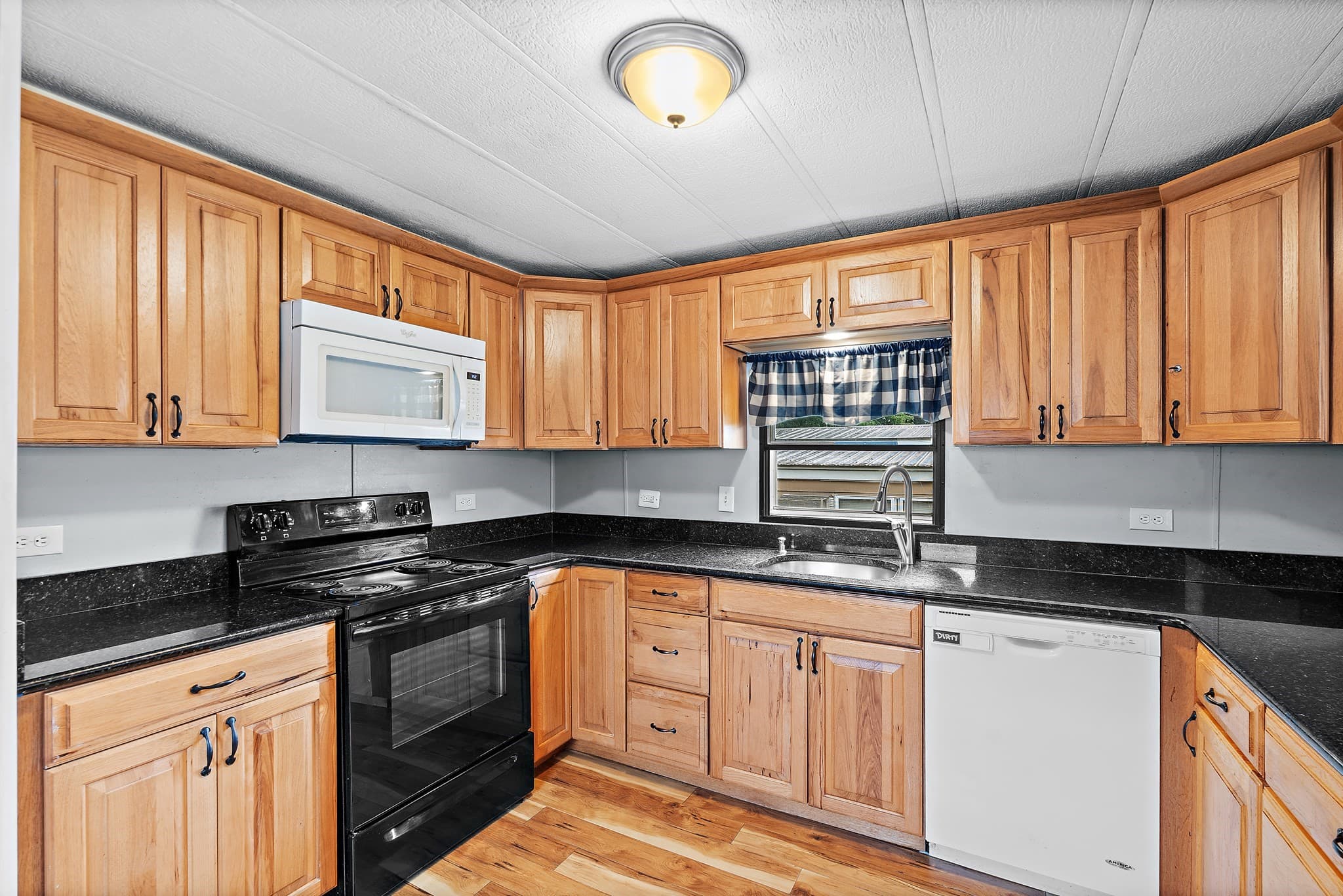 Mobile Home at 32 Kevork Ave, Marlborough MA 01752, Marlborough, photo 10 of 28