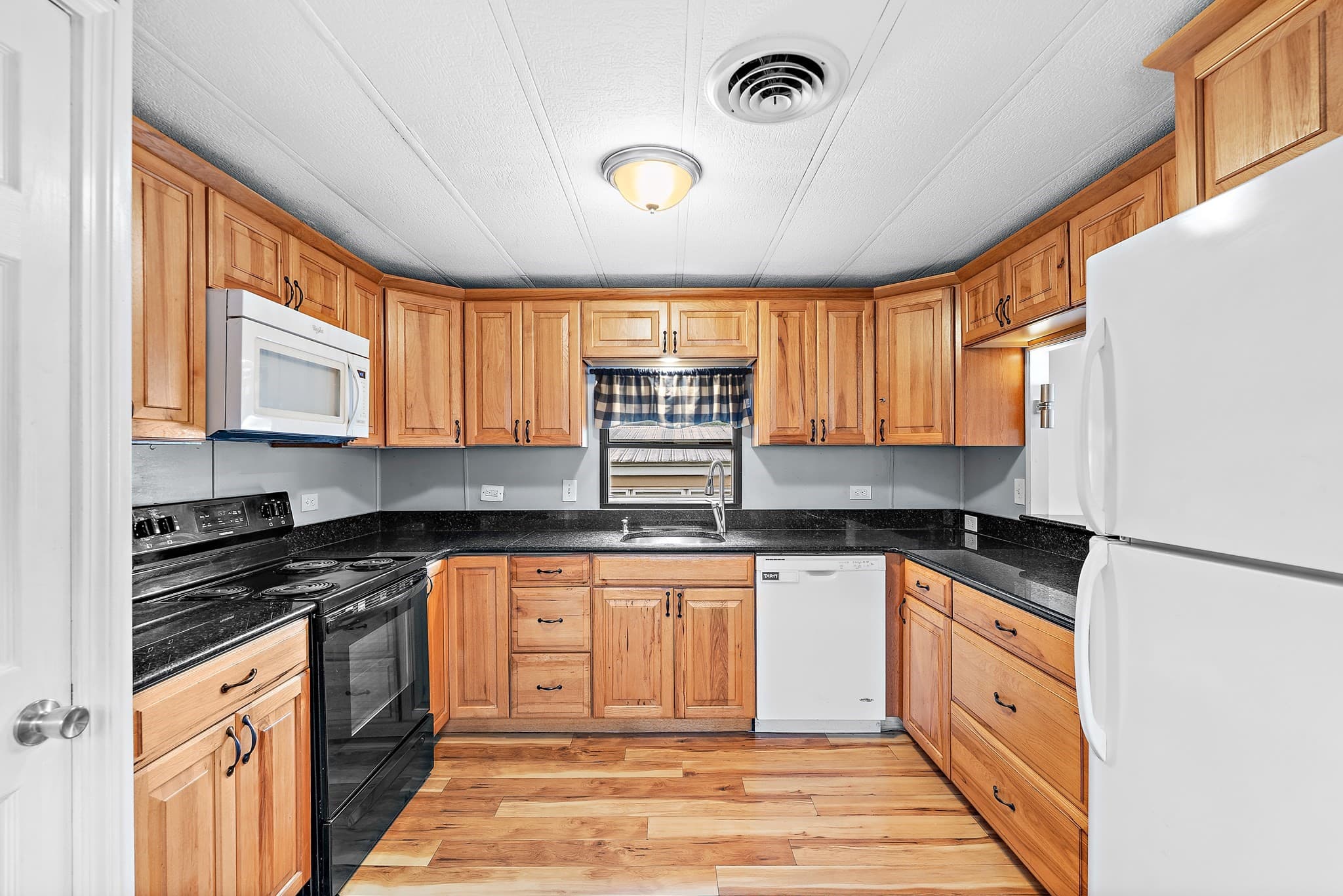 Mobile Home at 32 Kevork Ave, Marlborough MA 01752, Marlborough, photo 11 of 28