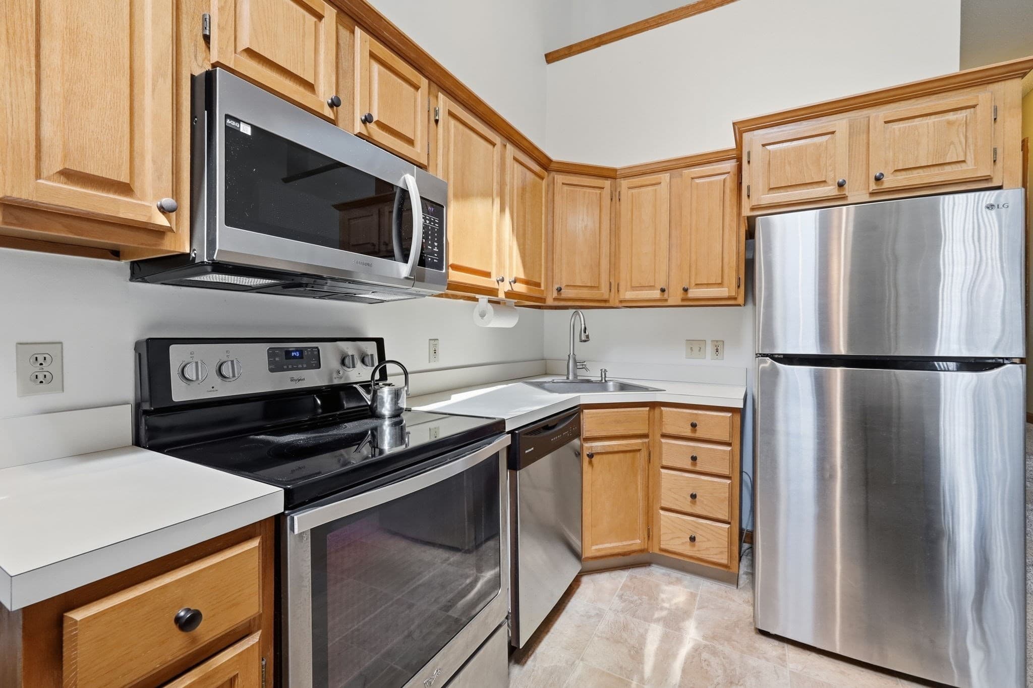 Condominium at 126 Brookfield Ln # 126, Agawam MA 01001, Agawam, photo 9 of 28