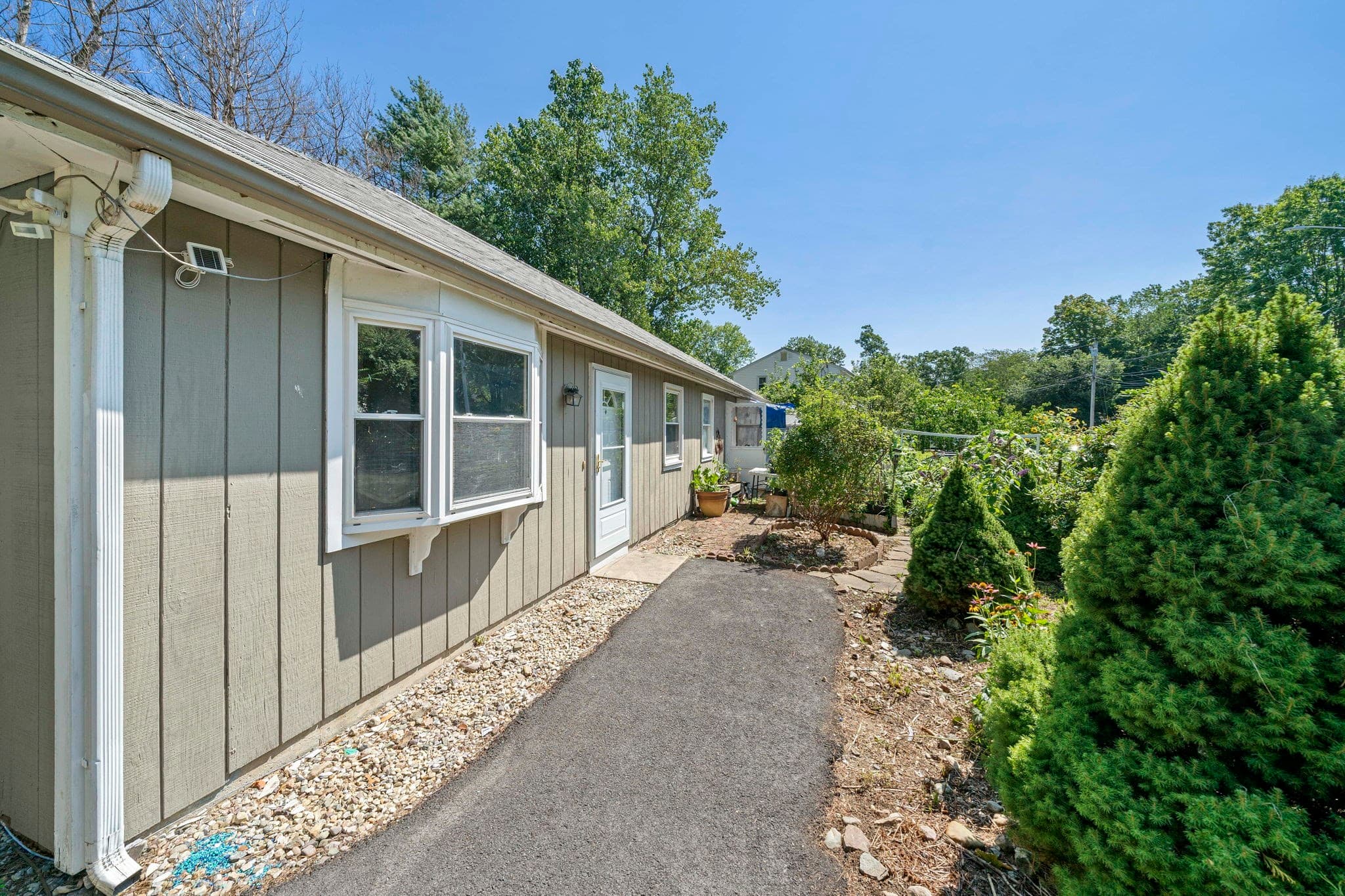 Condominium at 23 Hayward # 23, Randolph MA 02368, Randolph, photo 2 of 21