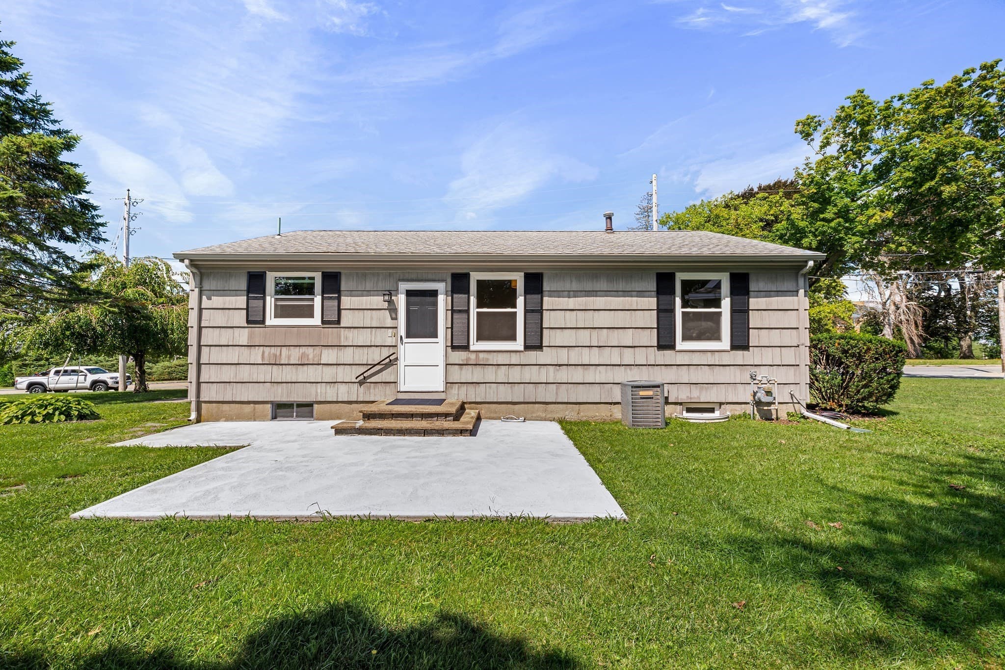 Single Family Residence at 1747 Highland Avenue, Fall River MA 02720, Fall River, photo 9 of 38