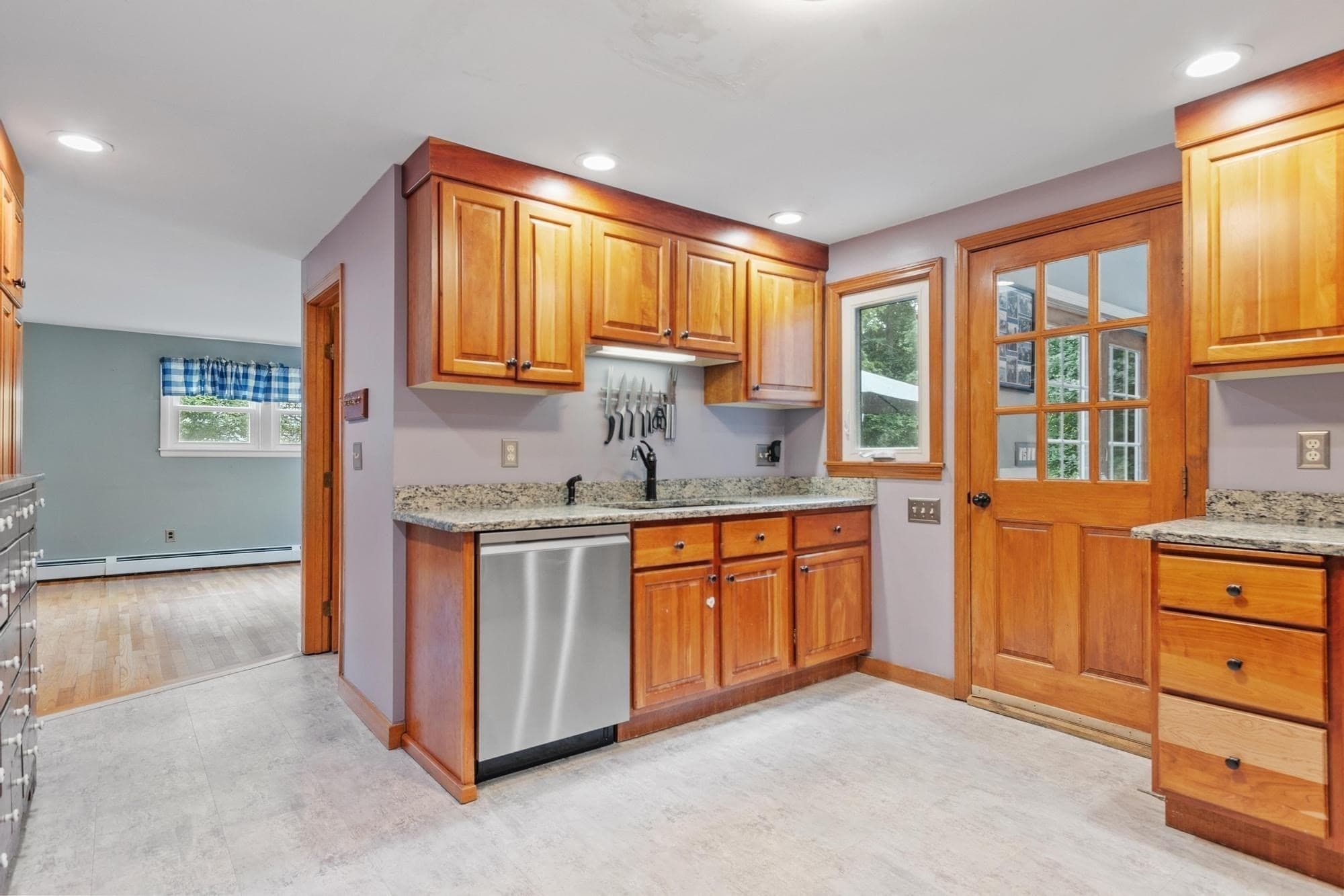 Single Family Residence at 55 Dorothy Ave, Holden MA 01520, Holden, photo 13 of 34
