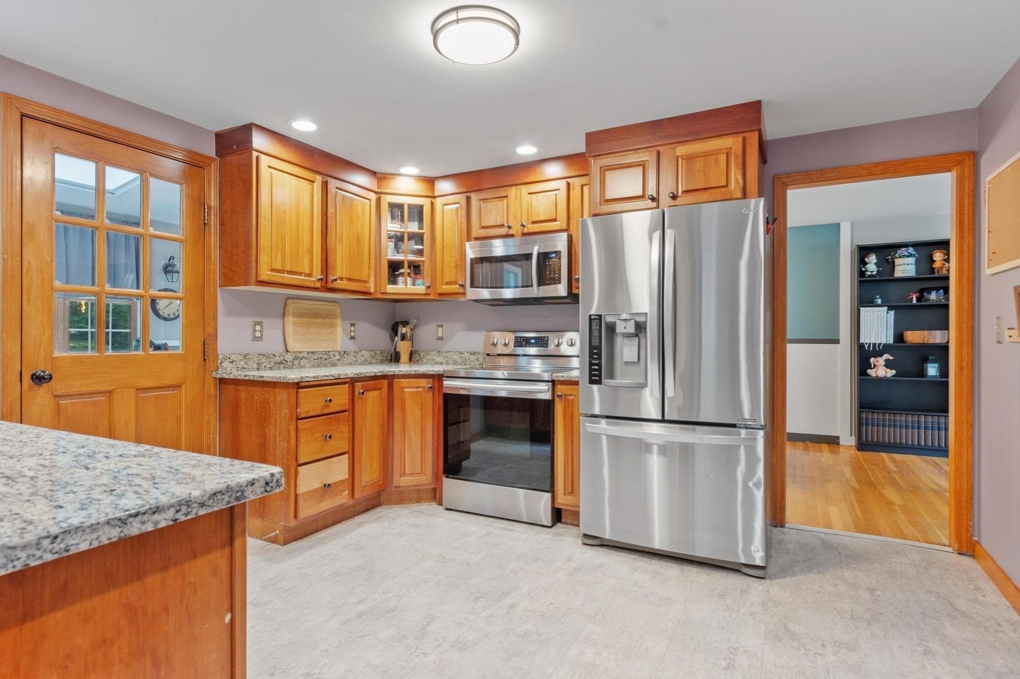 Single Family Residence at 55 Dorothy Ave, Holden MA 01520, Holden, photo 14 of 34