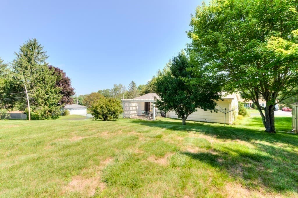 Single Family Residence at 6 Burtenmar Circle, Paxton MA 01612, Paxton, photo 7 of 36