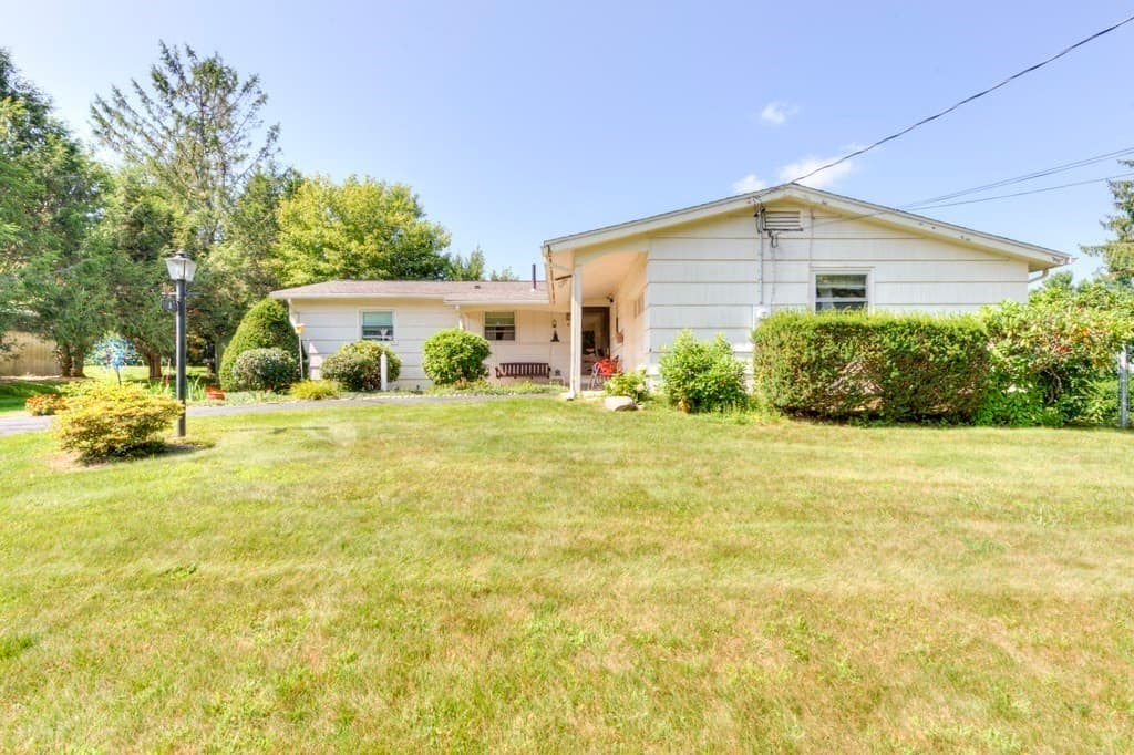 Single Family Residence at 6 Burtenmar Circle, Paxton MA 01612, Paxton, photo 3 of 36