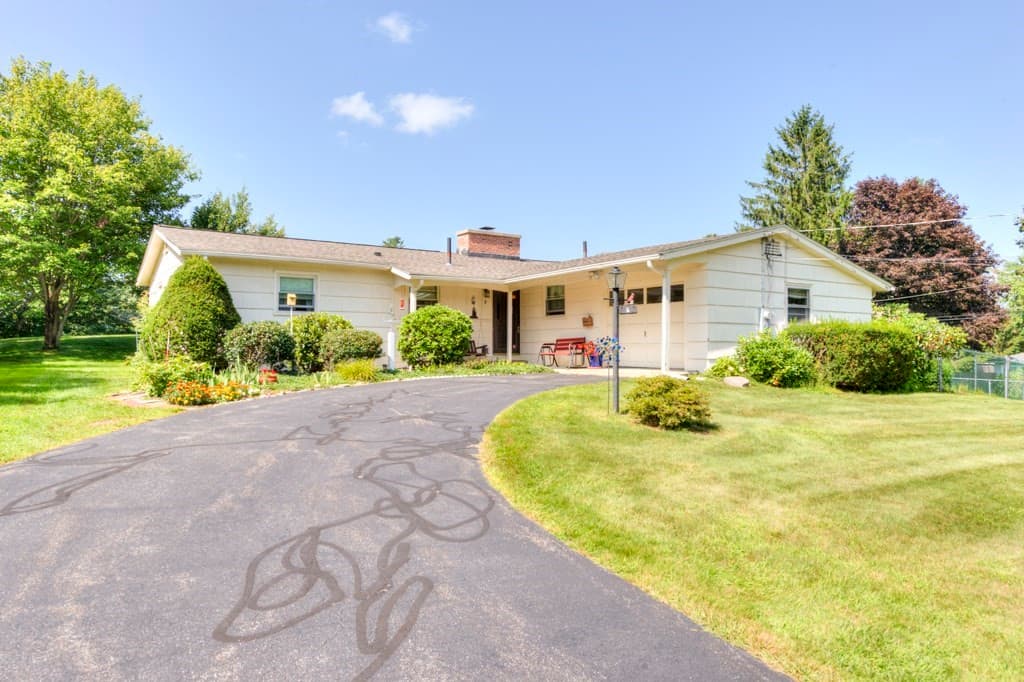 6 Burtenmar Circle, Paxton MA 01612