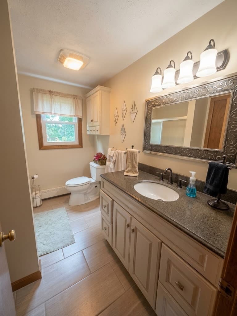 Single Family Residence at 2 Fairmount Ave, Bristol RI 02809, Bristol, photo 7 of 28