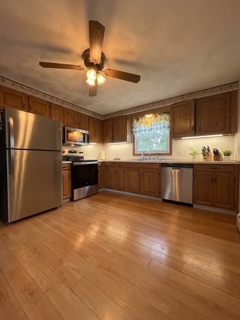 Single Family Residence at 2 Fairmount Ave, Bristol RI 02809, Bristol, photo 4 of 28