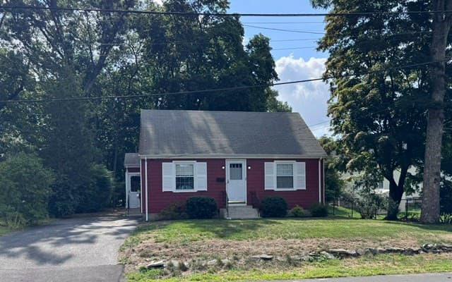 7 Globe St, Attleboro MA 02703