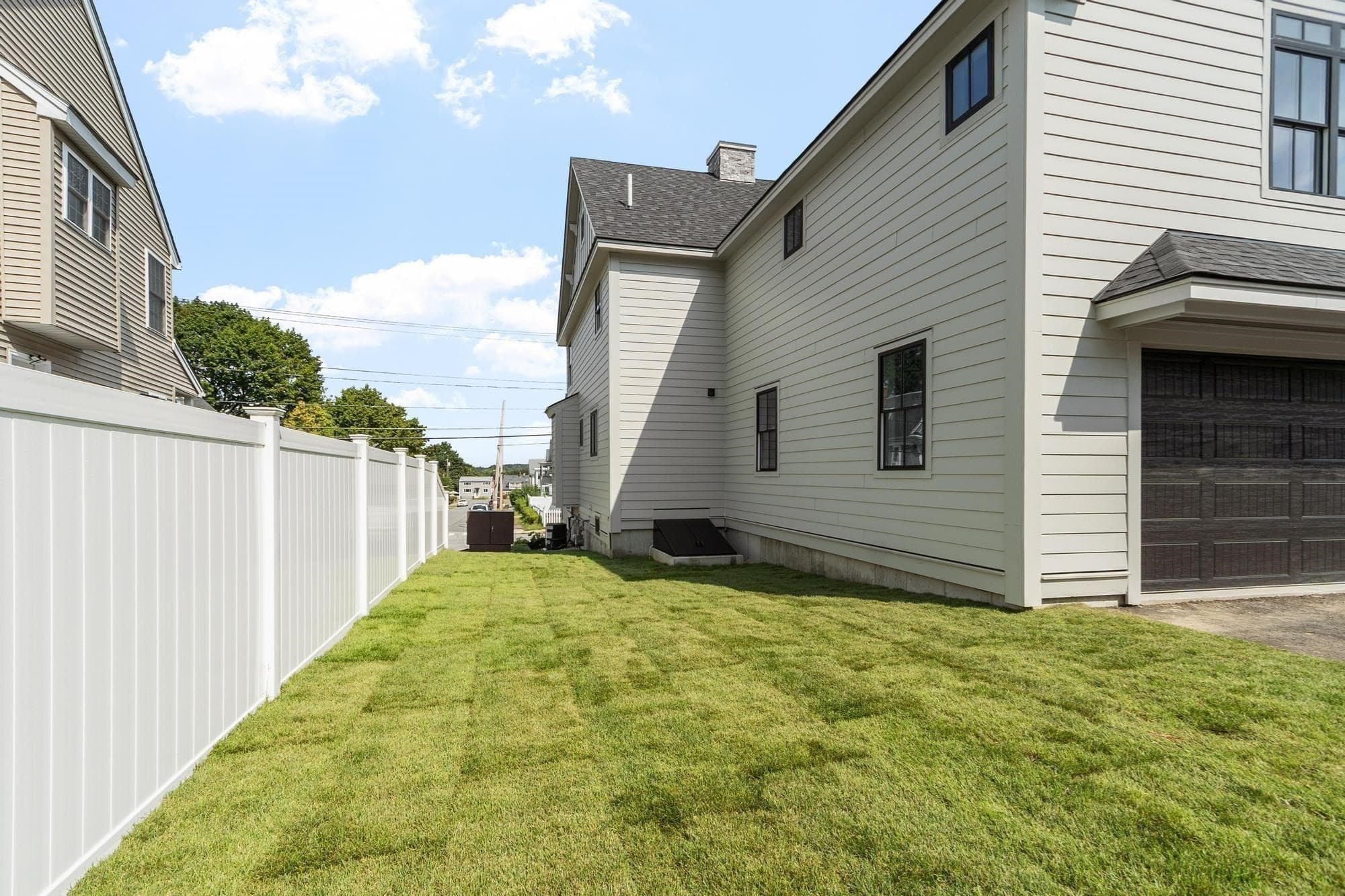 Single Family Residence at 688 Westford St, Lowell MA 01851, Lowell, photo 6 of 42