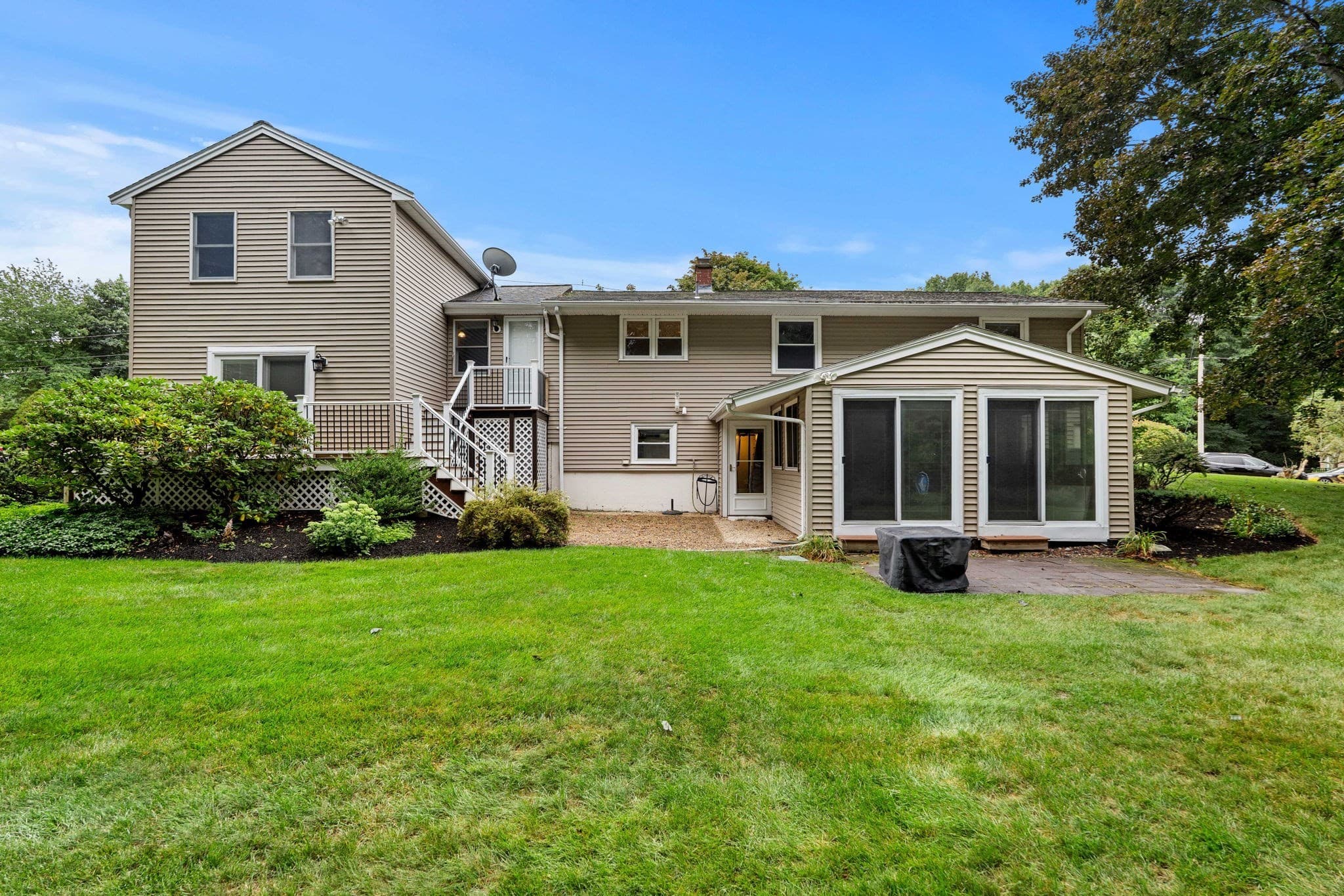 Single Family Residence at 25 Glen Drive, Peabody MA 01960, Peabody, photo 6 of 41