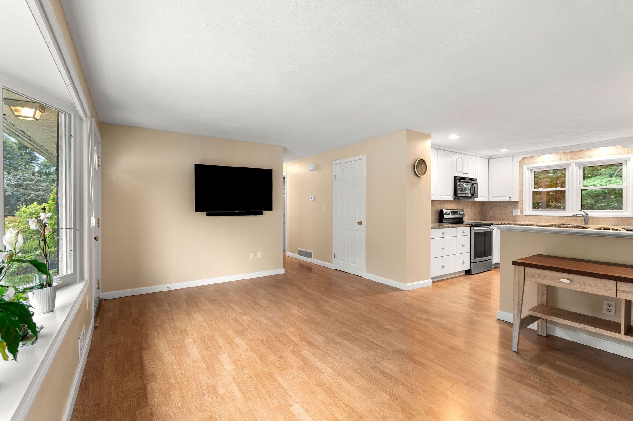 Single Family Residence at 25 Glen Drive, Peabody MA 01960, Peabody, photo 8 of 41