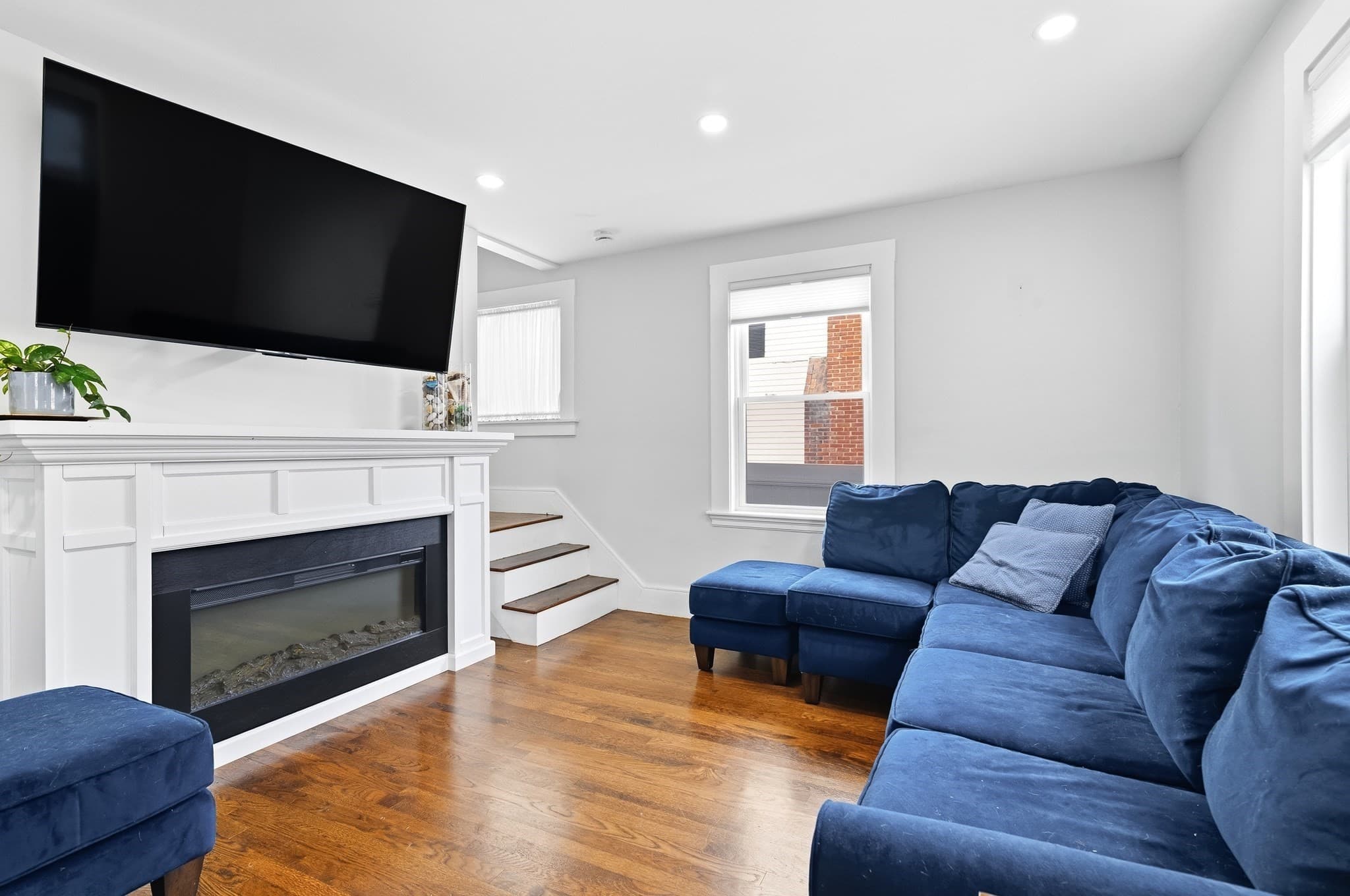 Single Family Residence at 43 Standish St, Weymouth MA 02191, photo 9 of 36