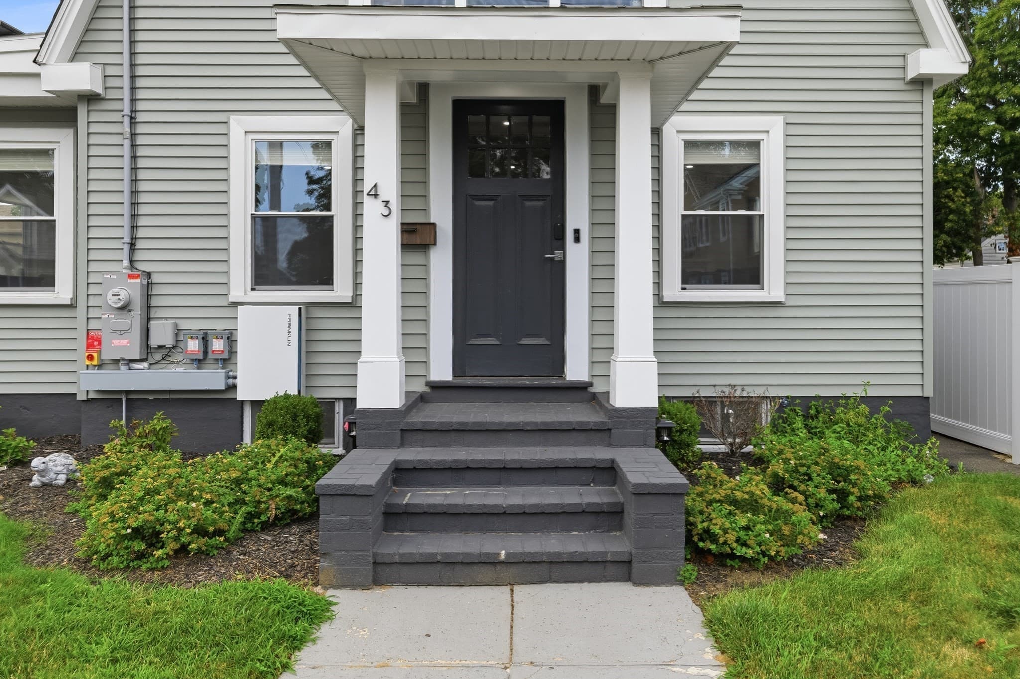Single Family Residence at 43 Standish St, Weymouth MA 02191, photo 4 of 36