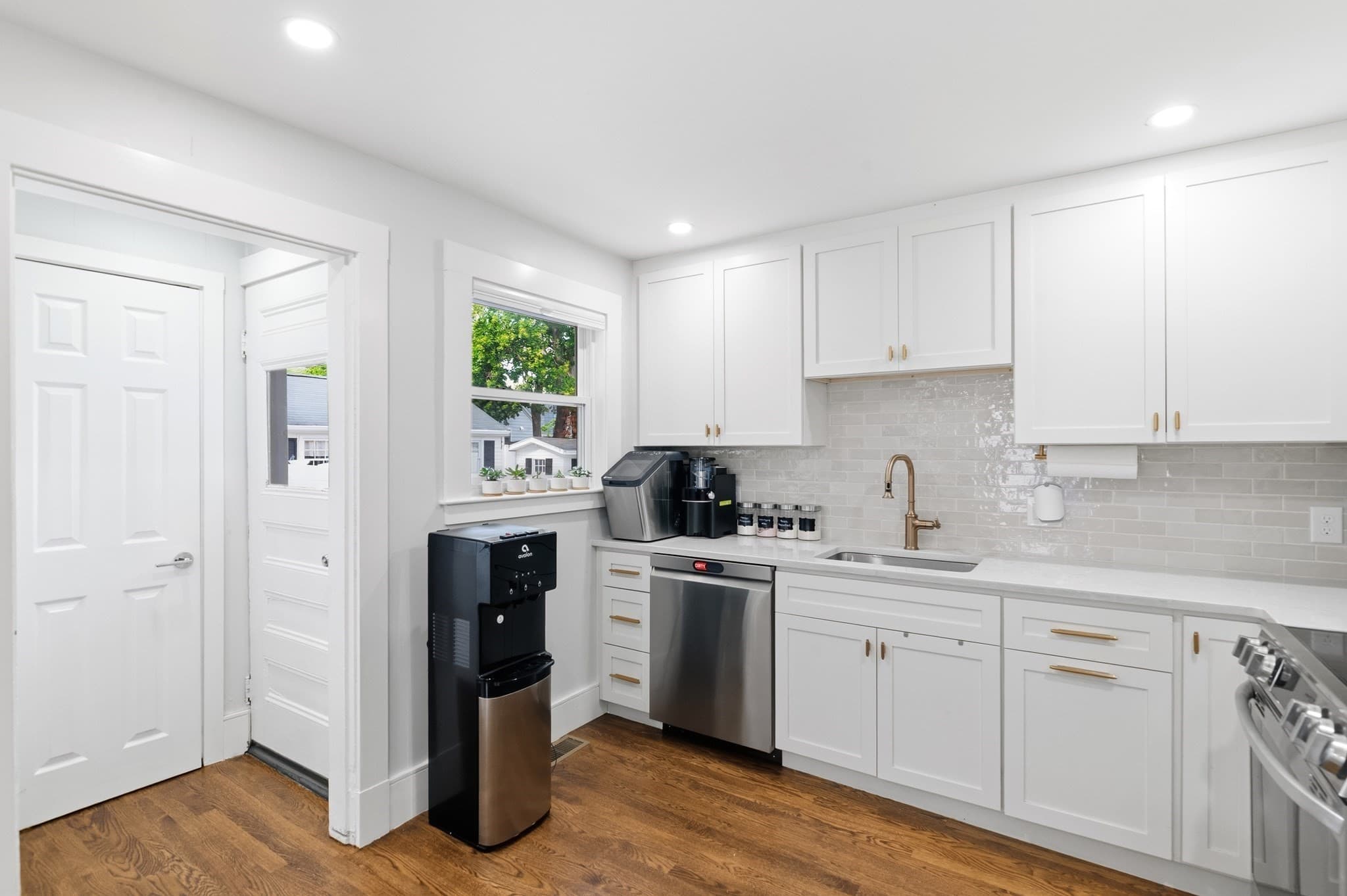 Single Family Residence at 43 Standish St, Weymouth MA 02191, photo 8 of 36