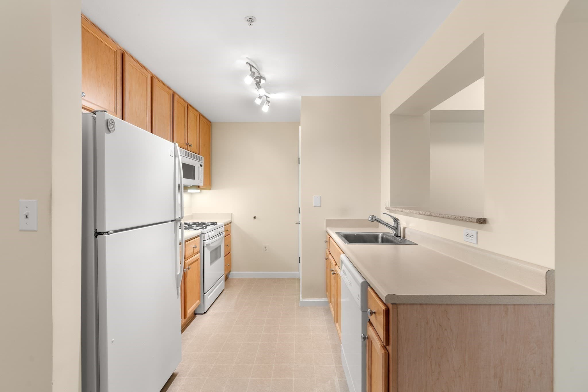 Condominium at 38 Village Road # 614, Middleton MA 01949, Middleton, photo 13 of 36
