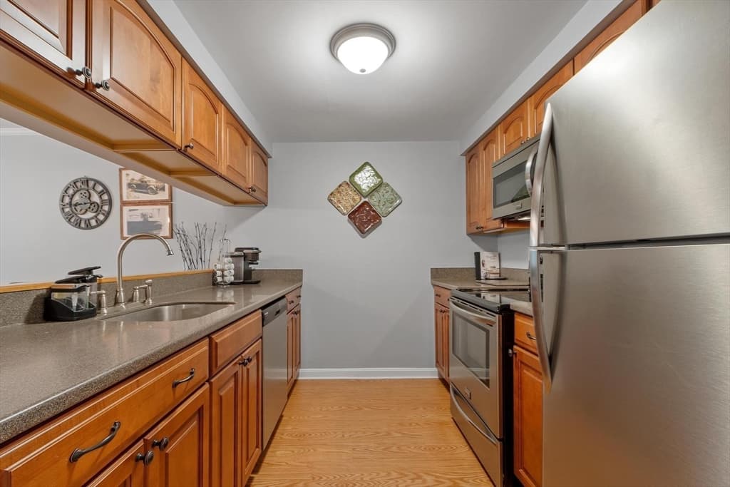 Condominium at 148 Main St # B333, North Andover MA 01845, North Andover, photo 9 of 36
