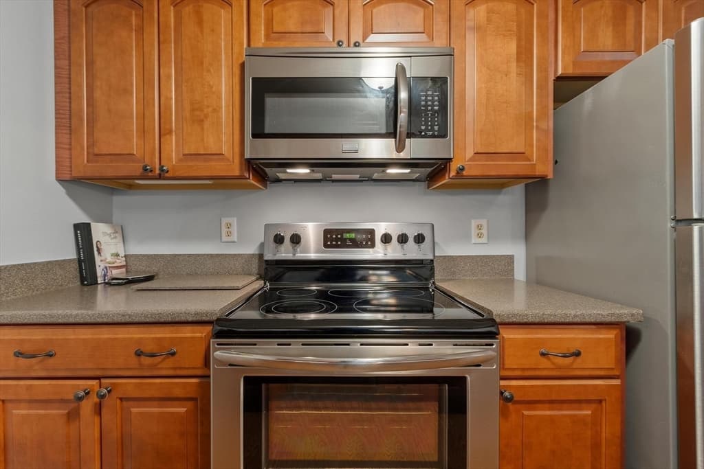 Condominium at 148 Main St # B333, North Andover MA 01845, North Andover, photo 10 of 36