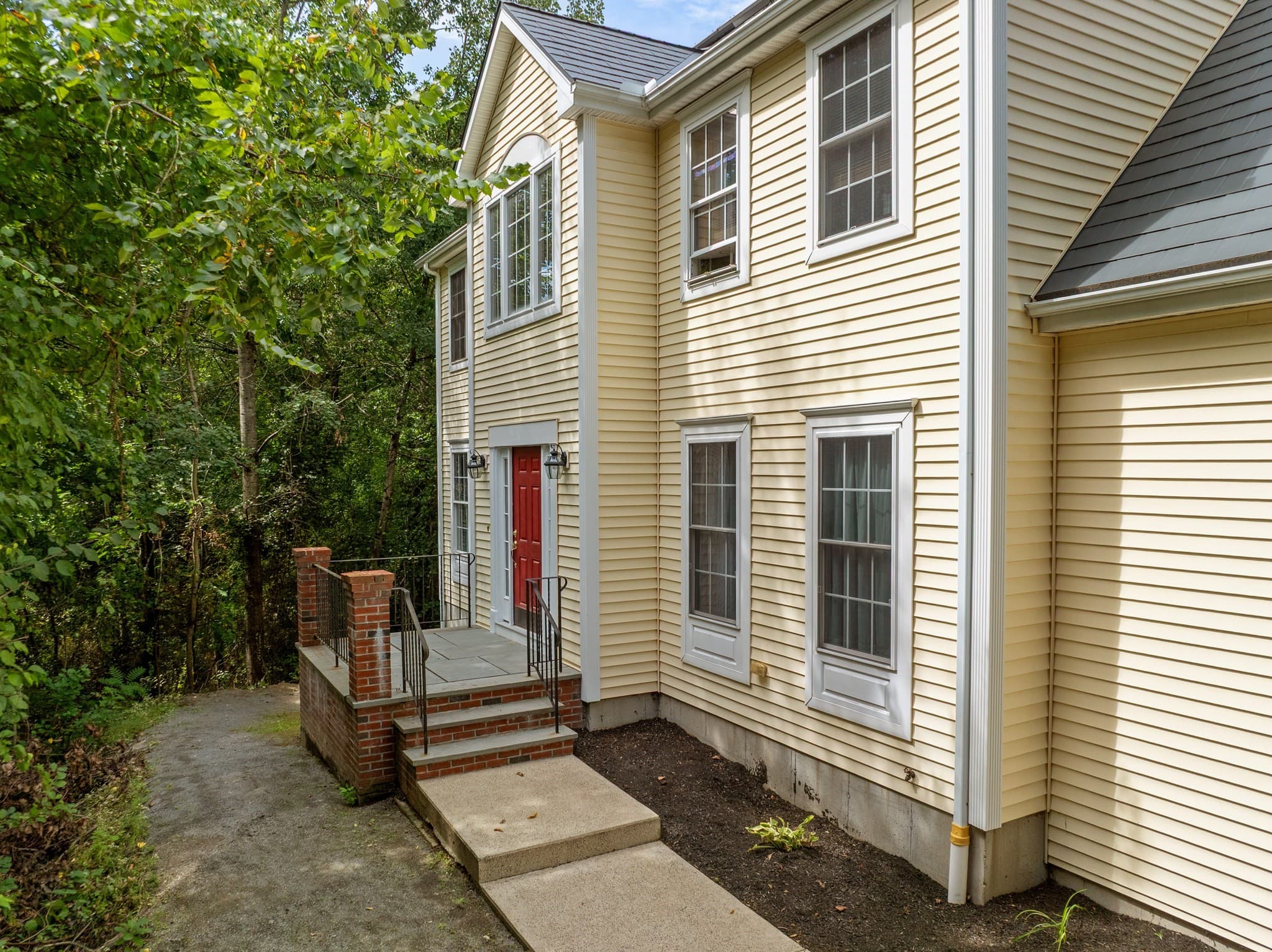 Single Family Residence at 115 Cathedral Drive, Attleboro MA 02703, Attleboro, photo 2 of 38