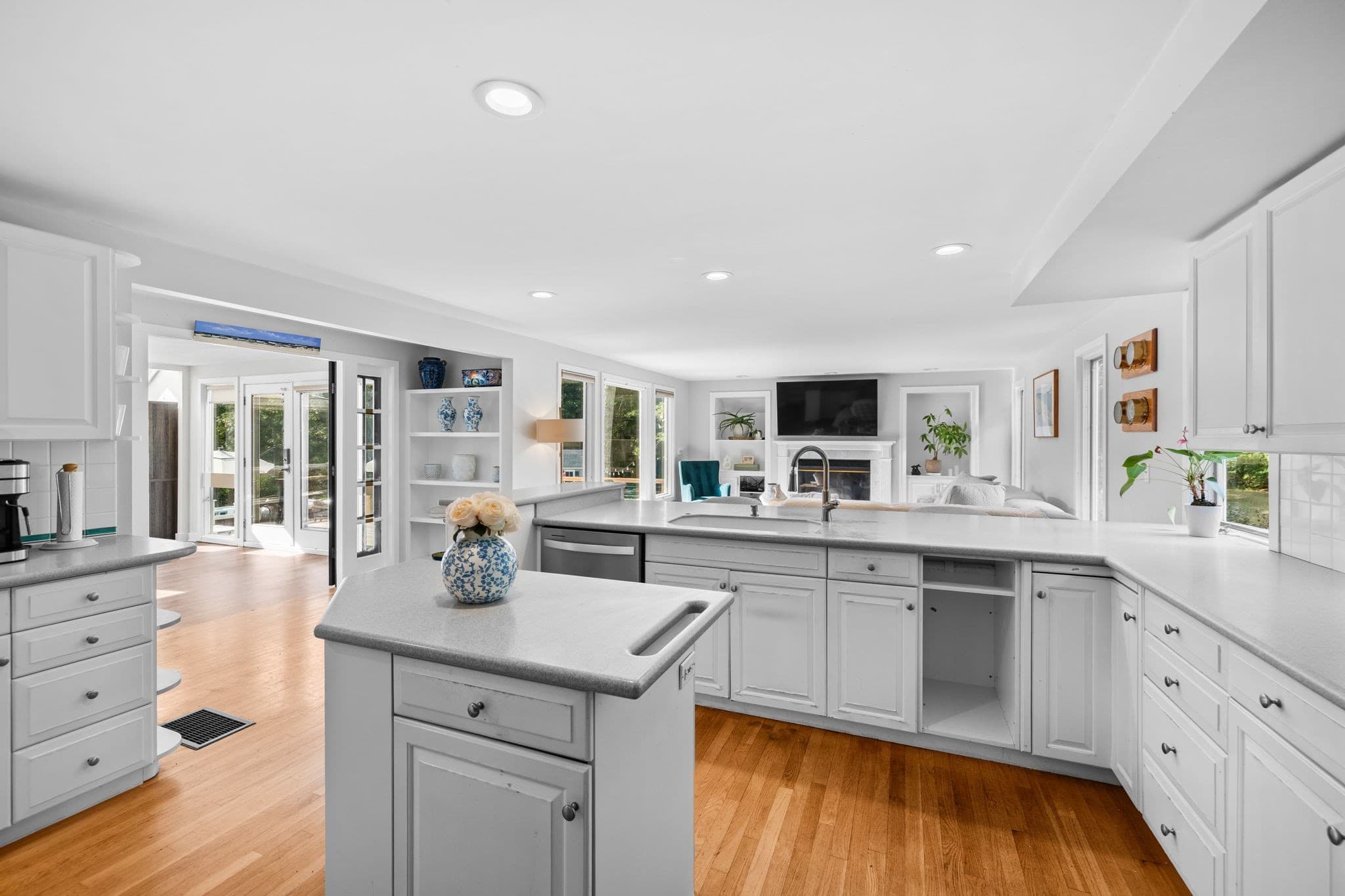 Single Family Residence at 264 Hill And Plain Road, Falmouth MA 02536, Falmouth, photo 13 of 38