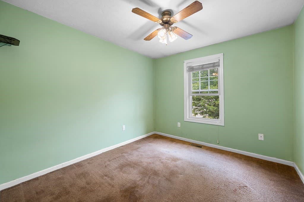 Single Family Residence at 15 Wasilla Dr, Worcester MA 01604, Worcester, photo 13 of 27
