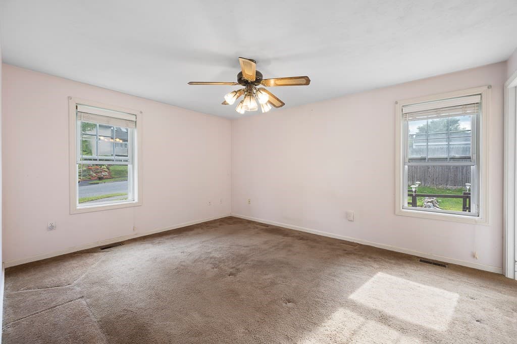 Single Family Residence at 15 Wasilla Dr, Worcester MA 01604, Worcester, photo 17 of 27
