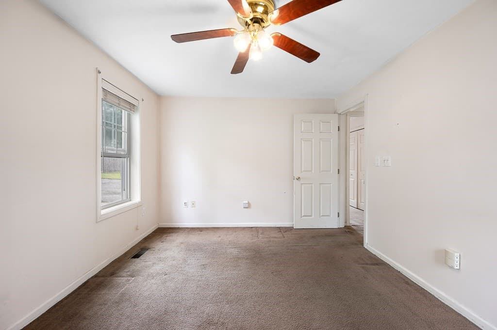 Single Family Residence at 15 Wasilla Dr, Worcester MA 01604, Worcester, photo 16 of 27