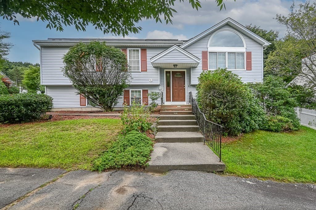 15 Wasilla Dr, Worcester MA 01604
