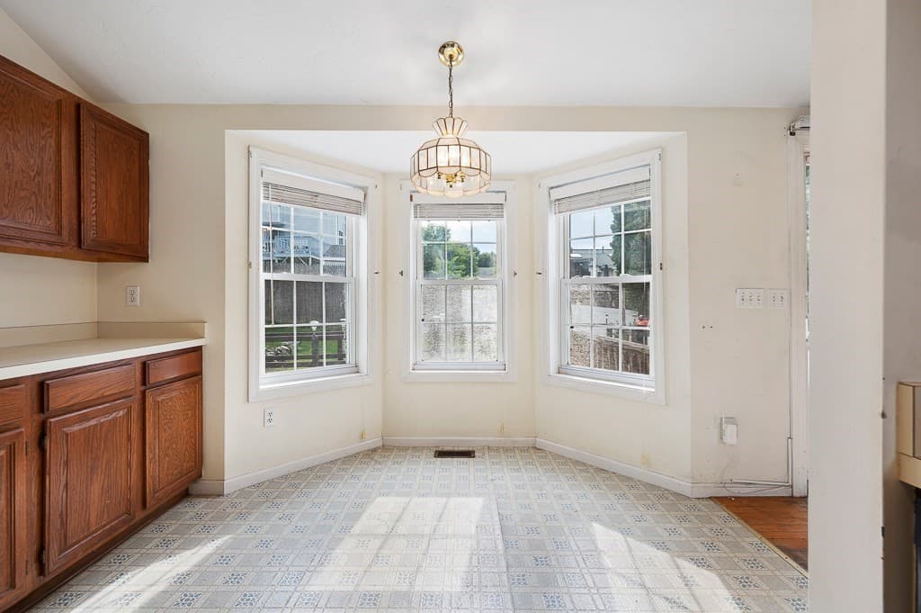 Single Family Residence at 15 Wasilla Dr, Worcester MA 01604, Worcester, photo 9 of 27