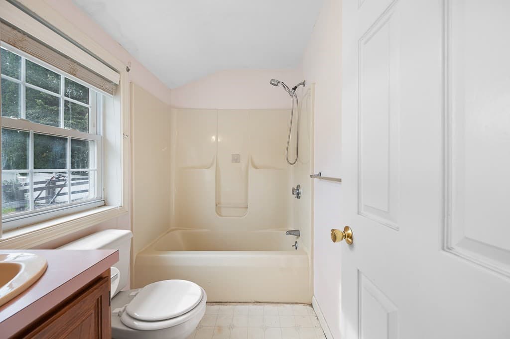 Single Family Residence at 15 Wasilla Dr, Worcester MA 01604, Worcester, photo 19 of 27