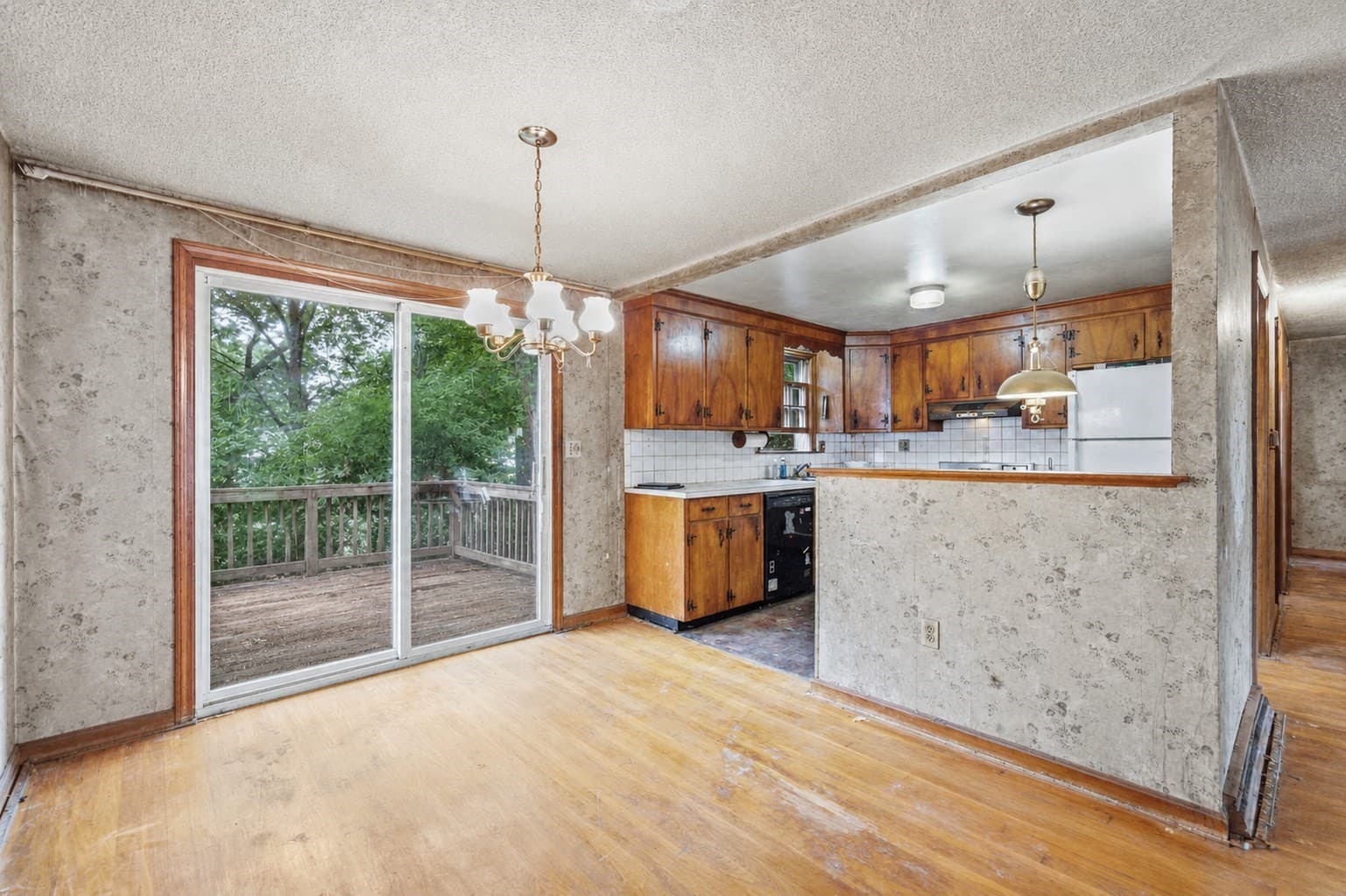 Single Family Residence at 27 Forest Park Ave, Billerica MA 01862, Billerica, photo 2 of 31