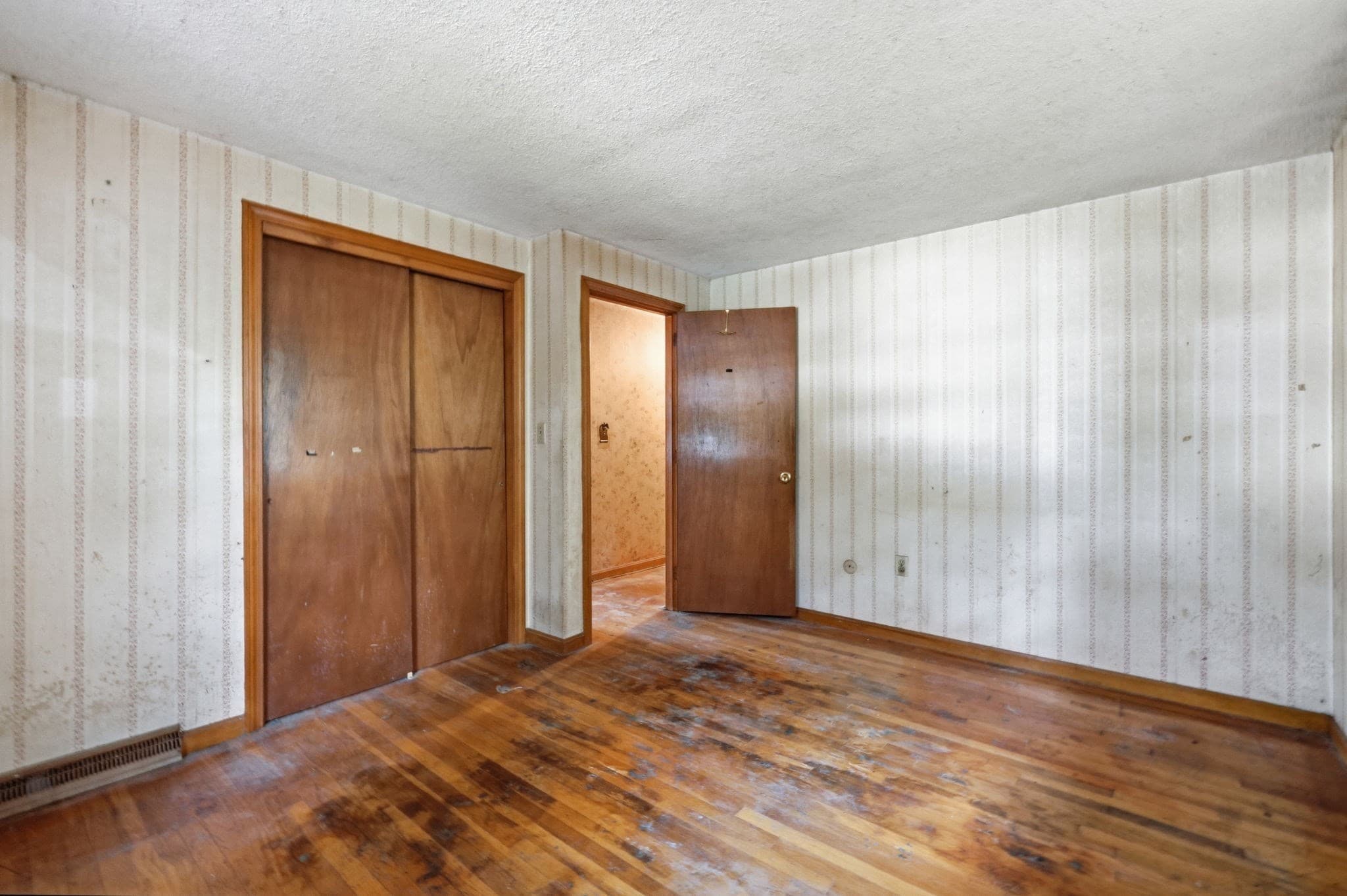 Single Family Residence at 27 Forest Park Ave, Billerica MA 01862, Billerica, photo 13 of 31
