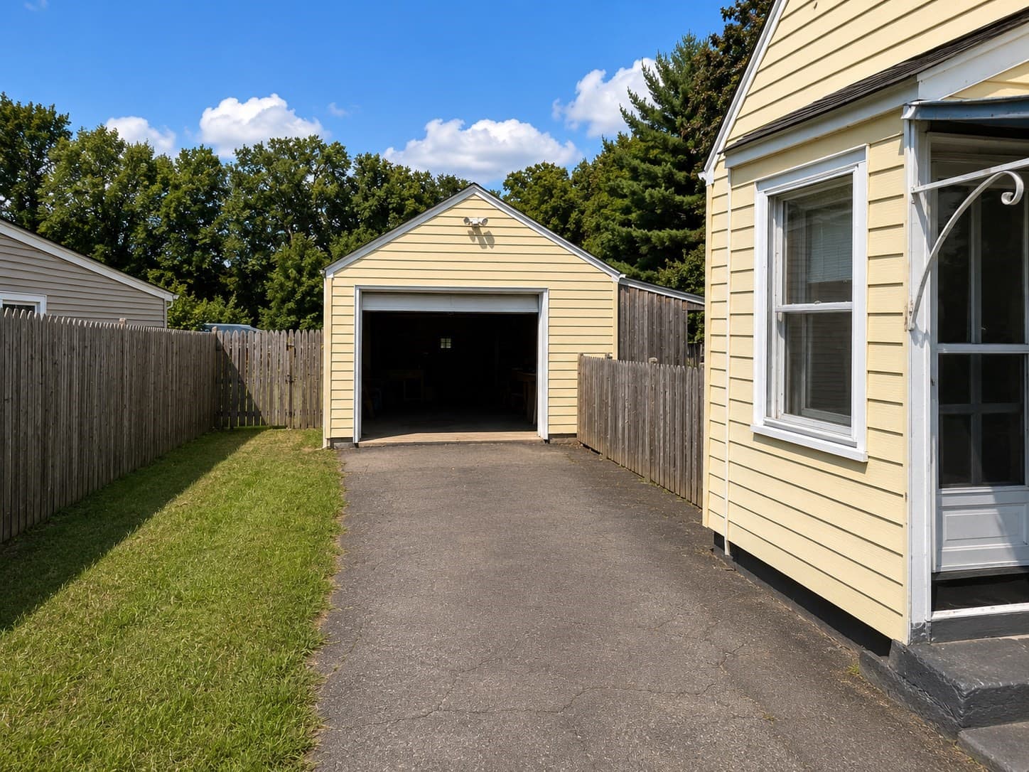 Single Family Residence at 711 Newbury St, Springfield MA 01104, Springfield, photo 3 of 11