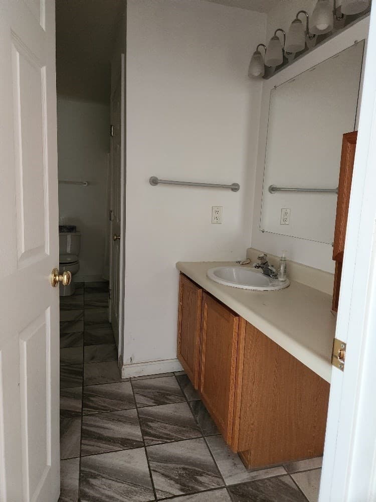 Condominium at 491 Mammoth Rd # 9, Londonderry NH 03053, Londonderry, photo 12 of 22